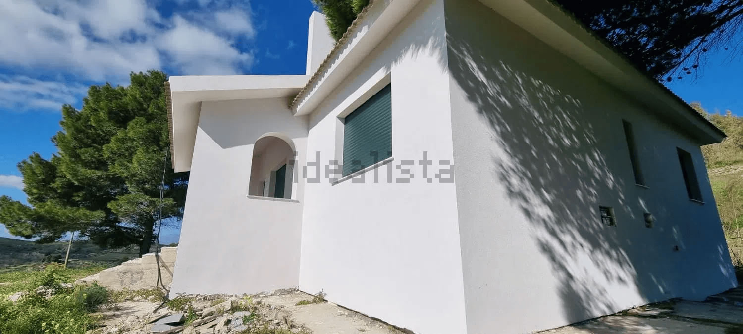Villa in Cattolica Eraclea, in the Monaca-Salina Area �190,000