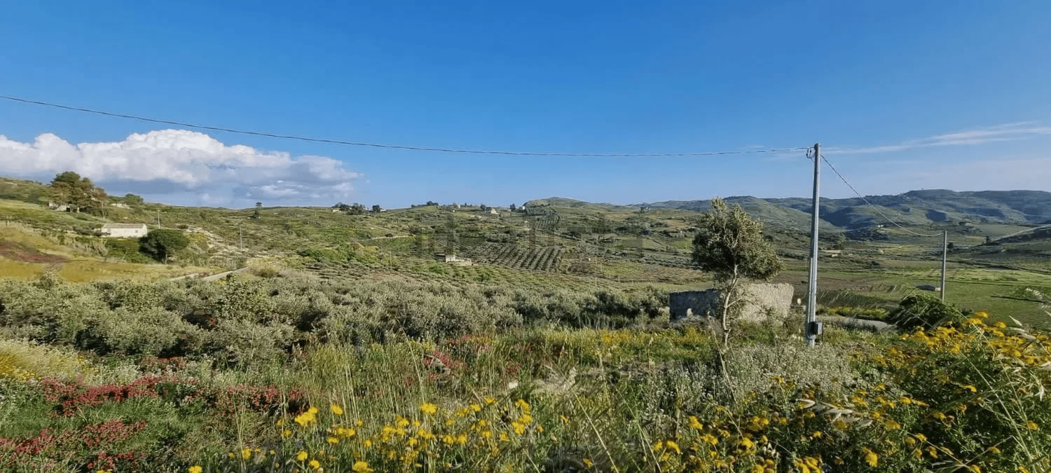 Villa in Cattolica Eraclea, in the Monaca-Salina Area �190,000