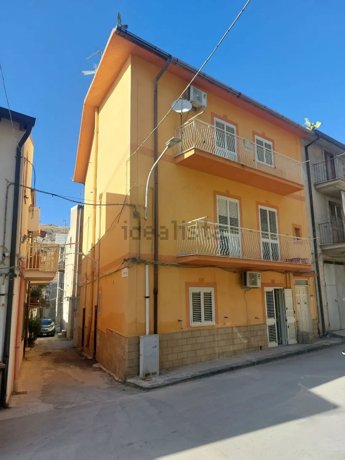 Independent house in Cattolica Eraclea �135,000