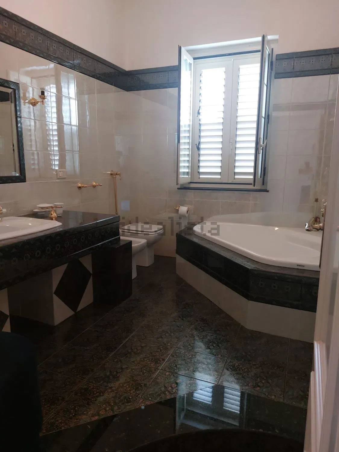 Apartment for sale on Via Giuseppe Verdi �290,000
