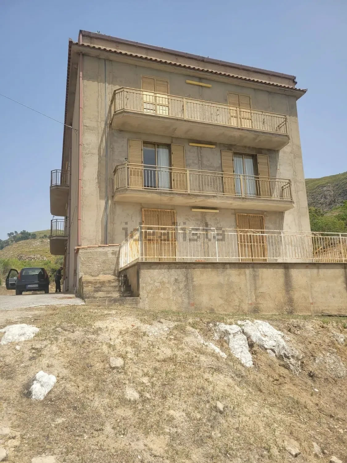 Villa for sale in Contrada Zotta �320,000