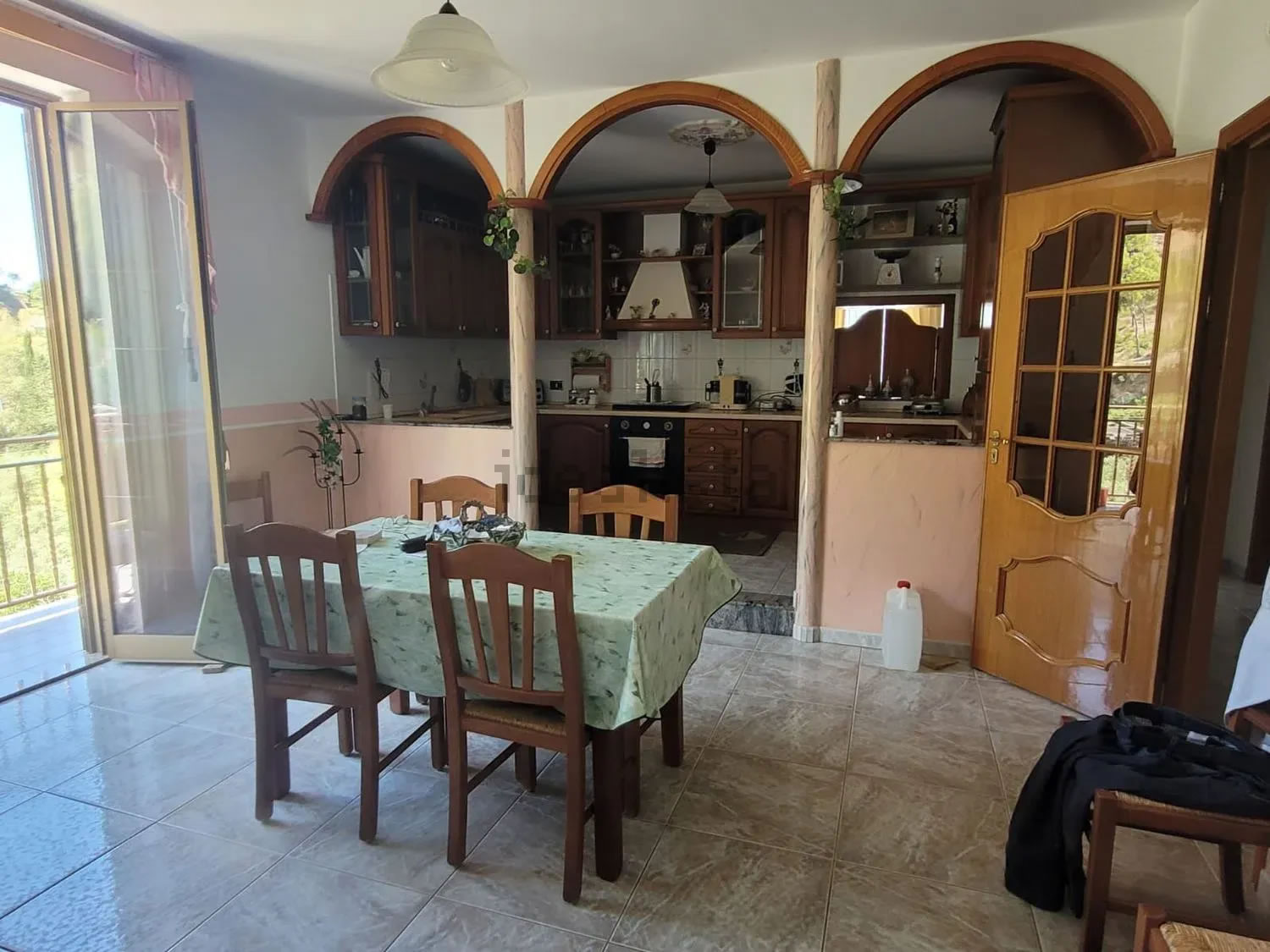 Villa for sale in Contrada Zotta �320,000